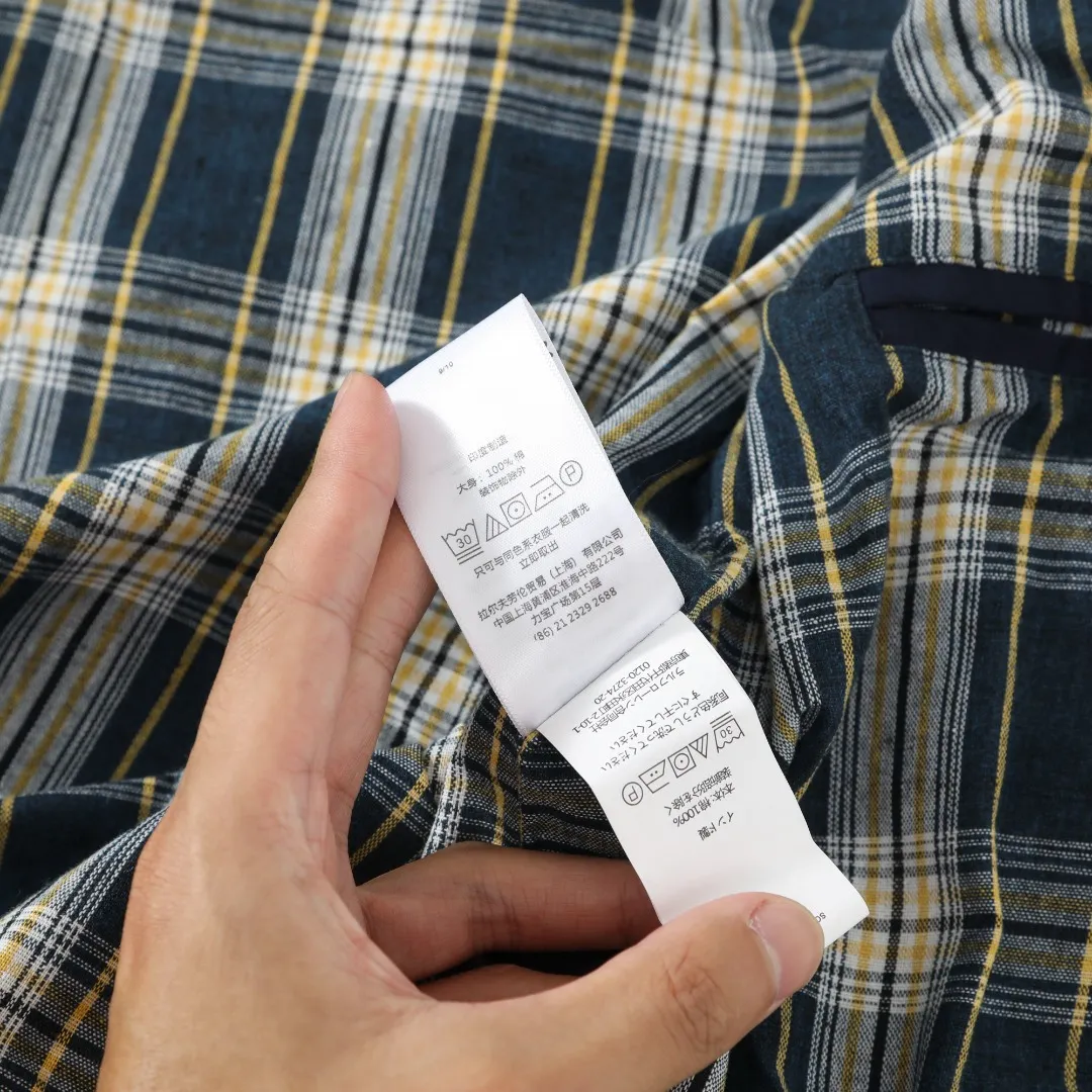 P350 #R23 Ralph Lauren polo white lily contract men's and women's old money style old cadre stand collar workwear Harrington jacket item number RL12020 The fabric has a double-layer shin feel and is full of weight! It's not as heavy as a regular jacket, and the ordinary cotton material feels really different. This one is super comfortable, soft and stylish, and has a green plaid interior that has a retro movie fashion feel! The fit is loose but not baggy. The size is just right and not too picky. The dropped shoulder design modifies the shoulder shape without making it look bulky. This silhouette is a style that will never go out of style after being worn for a long time. The upper body is also very durable and recognizable. The loose and reasonable fit can be worn by both men and women, making it easy to create a clean and refreshing youthful look. The embroidery on the chest is all German Oman embroidery fiber with original data. The embroidery process is very particular about using Japanese Tajima machines to ensure exquisite three-dimensional embroidery. That is what I said is different from the ones on the market. The workmanship is loose and can be used by boys and girls!! Color: Black Khaki Navy Blue Army Green Light Blue Size: M L XL XXL Length: 68/70/72/74 Bust: 122/126/130/134 Shoulder width: 53/54/55/56 Sleeve length: 65/66/67/68